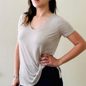 Tahari Silver Tacey Knit Tee V-neck size Small